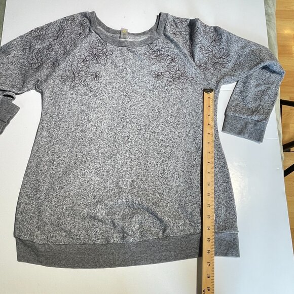 Essence By Thyme Maternity Grey Crewneck Sweater with Floral Embroidery Size XL - Picture 7 of 7